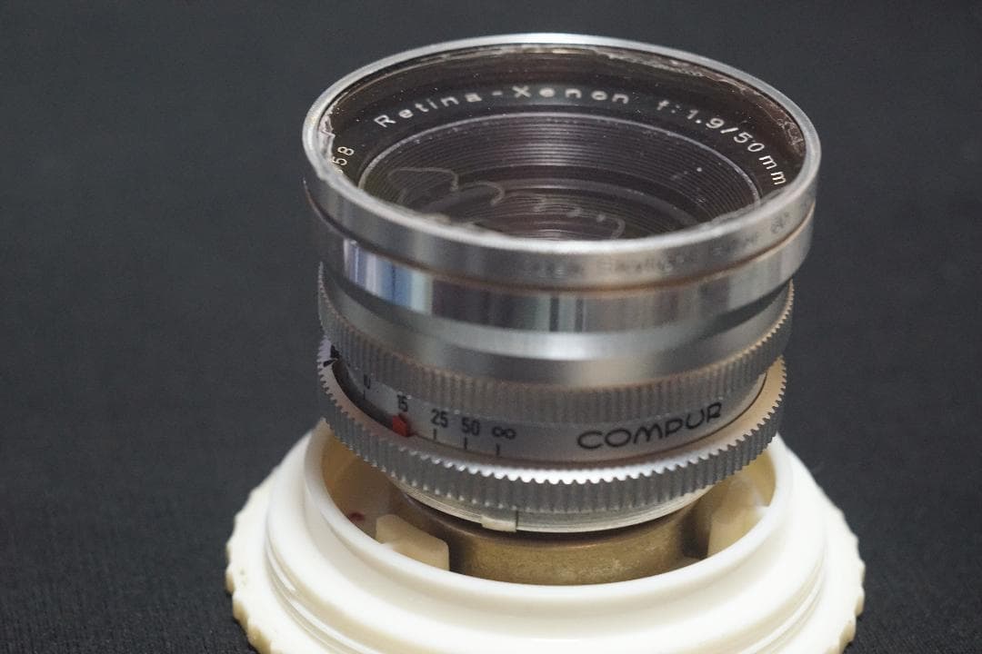 デッケルレンズシュナイダー５０ＭＭ　Ｆ１．９レチナコダック xenon 50mm f1.9 デッケルマウント 黒ではなく銀色の鏡筒のレンズの