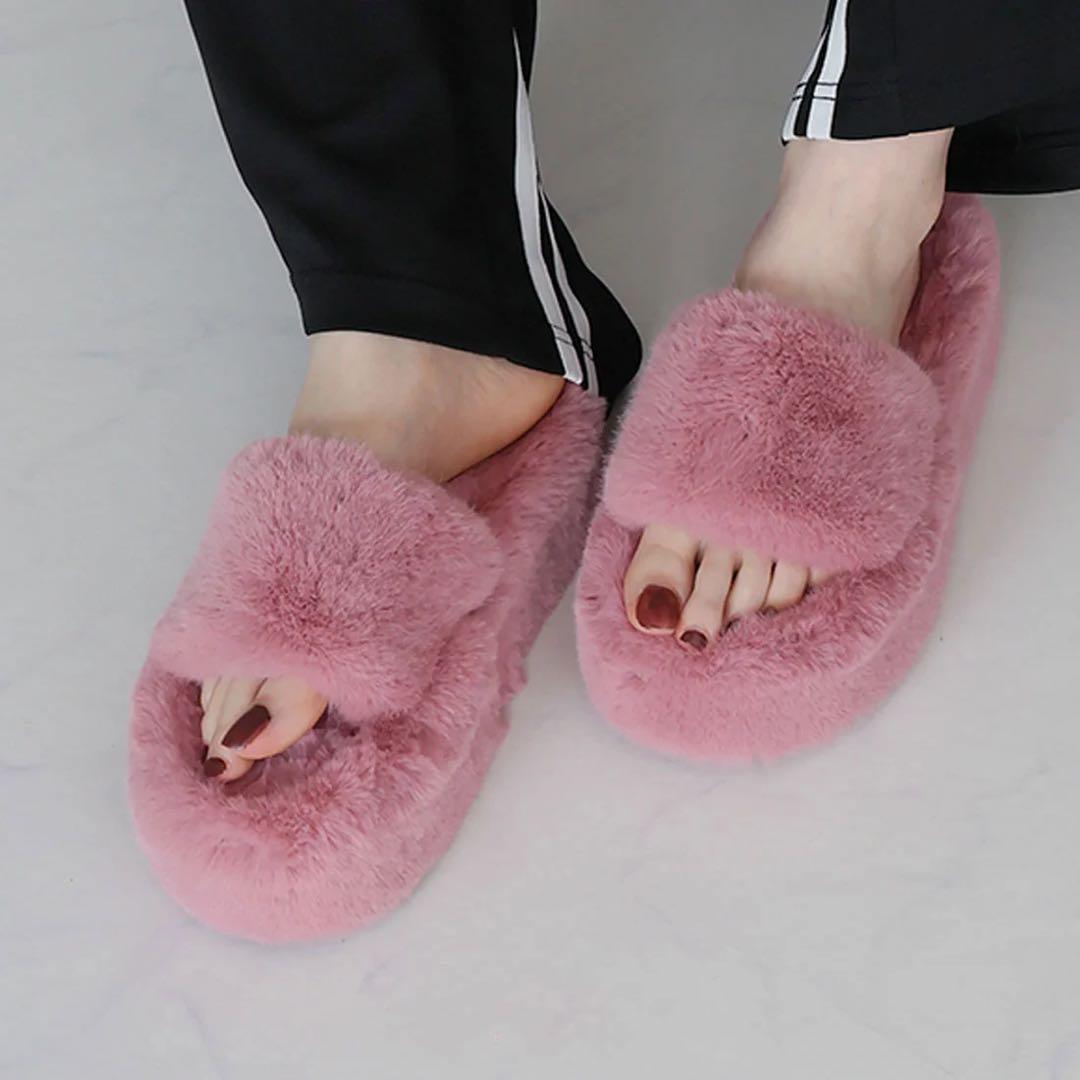 バズり中】ファーサンダル ピンク - メルカリ