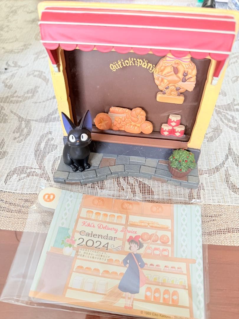ジブリ 魔女の宅急便 ジオラマカレンダー 2024 グーチョキパン店の店先
