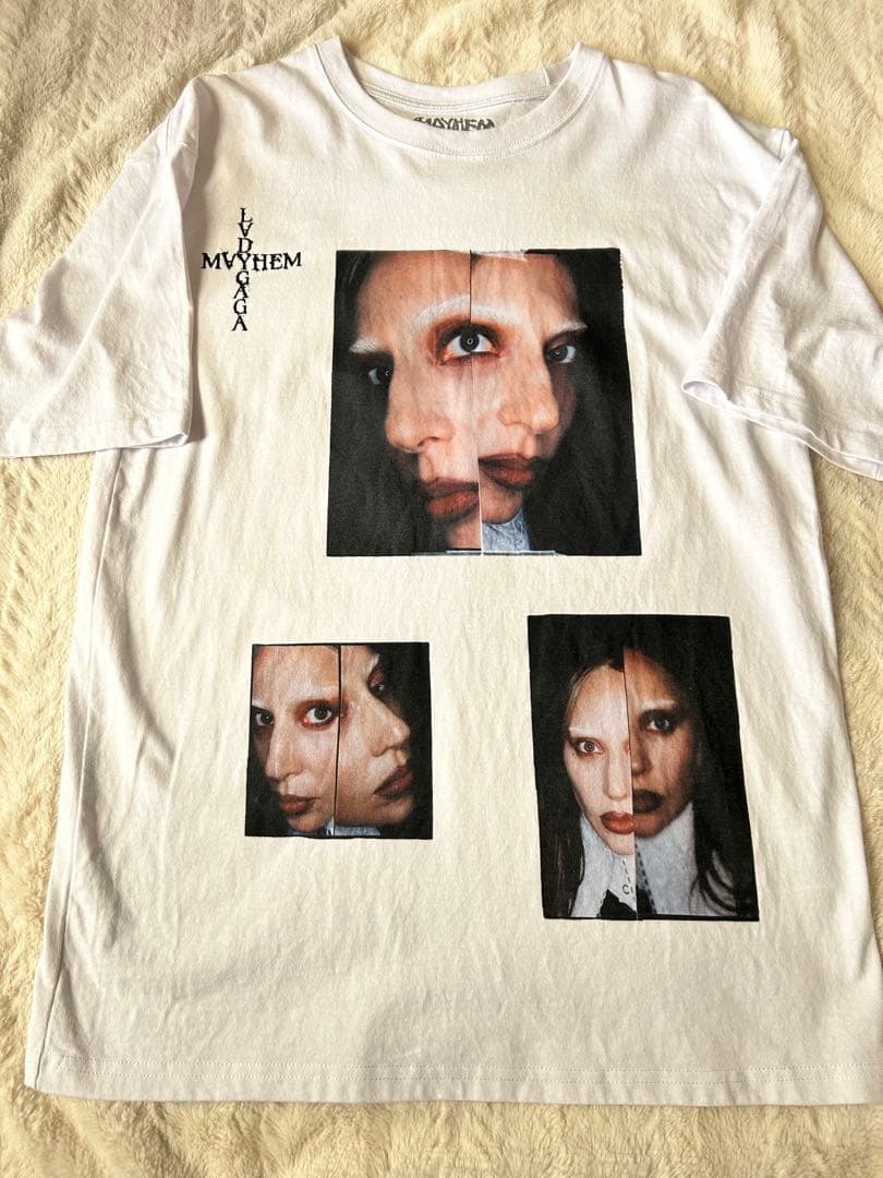 レディーガガ　MAYHEM ポップアップイベントにて。Mサイズ ホワイト レディー・ガガ5年ぶり新作『MAYHEM』レビュー。ごった煮が魅力の