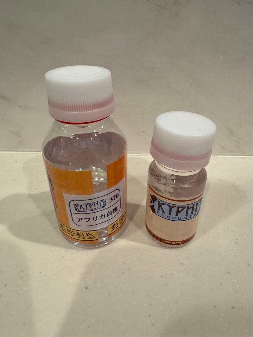 エジプト香油40ml】アフリカ白檀【エジプト現地購入品】 - メルカリ