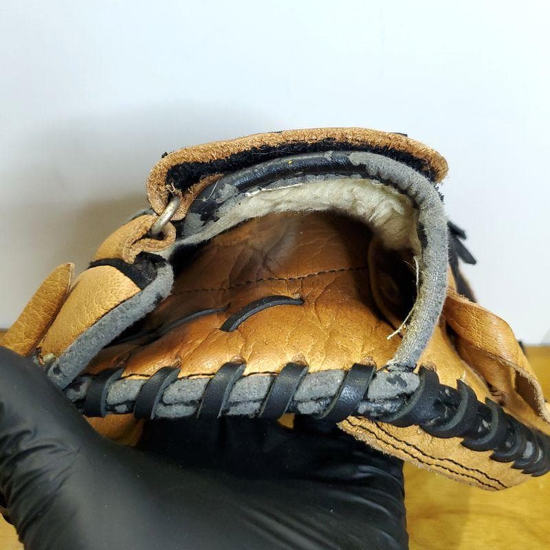 ルイスビルスラッガー 背面メッシュ 少年用 キャッチャーミット 軟式