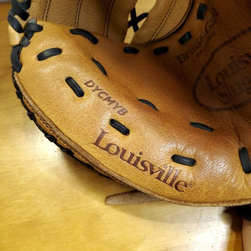 ルイスビルスラッガー 背面メッシュ 少年用 キャッチャーミット 軟式