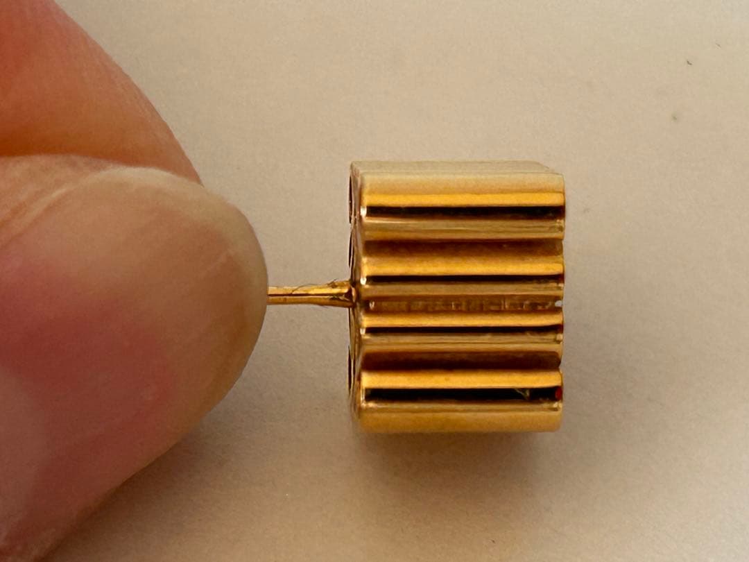 かか様専用☆LOEWE スタッドピアス 片方のみ キャッチなし☆ロエベ