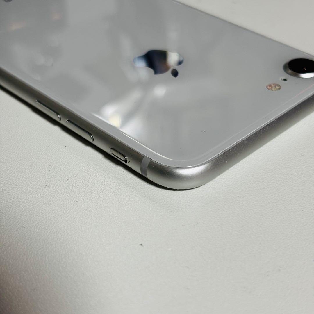 極美品】SIMフリー iPhone 8 シルバー 64GB - メルカリ