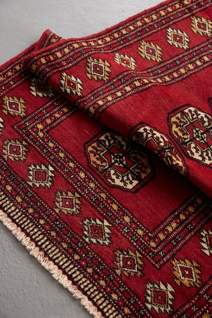 ヴィンテージラグ　トライバルラグ　ラホール産（130cm×78cm）赤　茶　黒