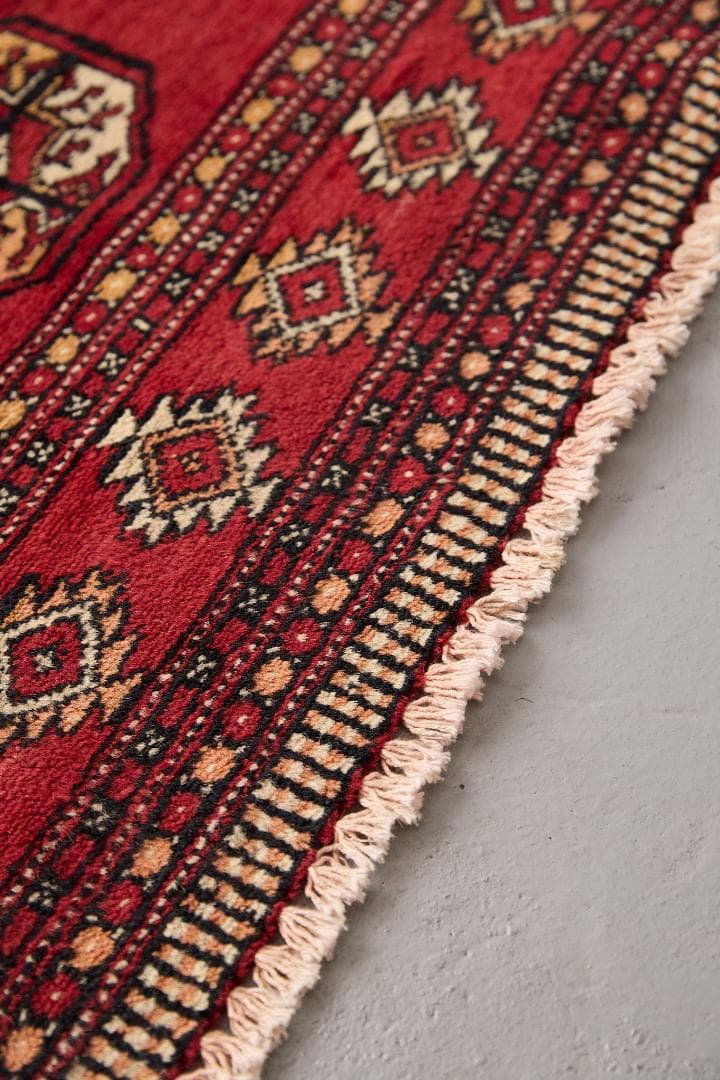 ヴィンテージラグ　トライバルラグ　ラホール産（130cm×78cm）赤　茶　黒