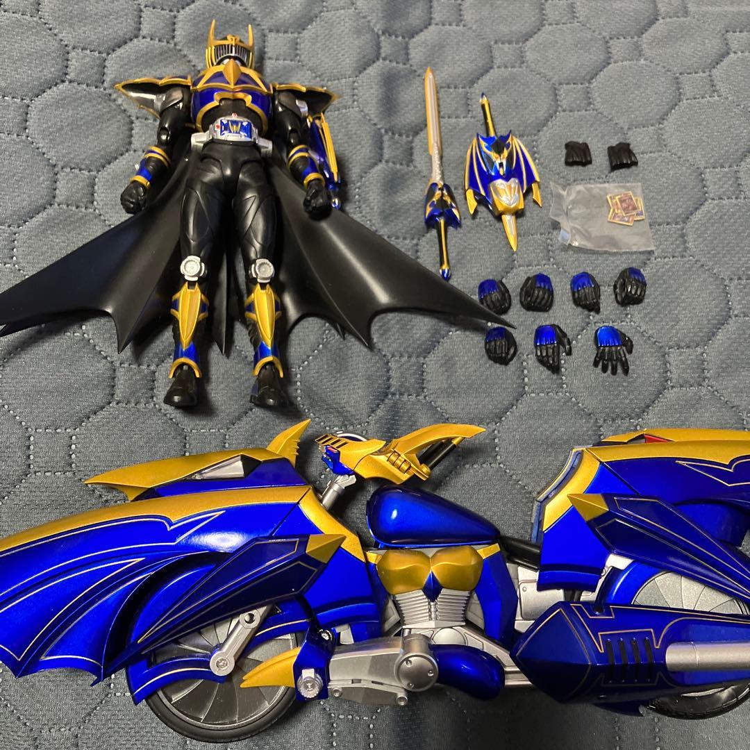 S.H.Figuarts 仮面ライダーナイトサバイブ&ダークレイダーセット