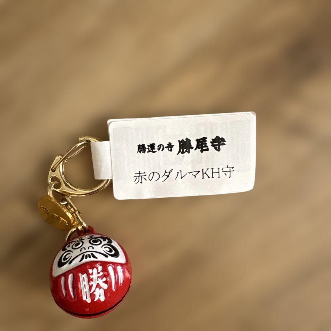 赤のダルマKH守 キーホルダー大阪勝尾寺のだるまキホルダ一鈴 - メルカリ