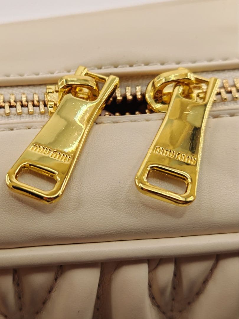 MIU MIU マテラッセ ミニボストン ベージュ 美品 - メルカリ