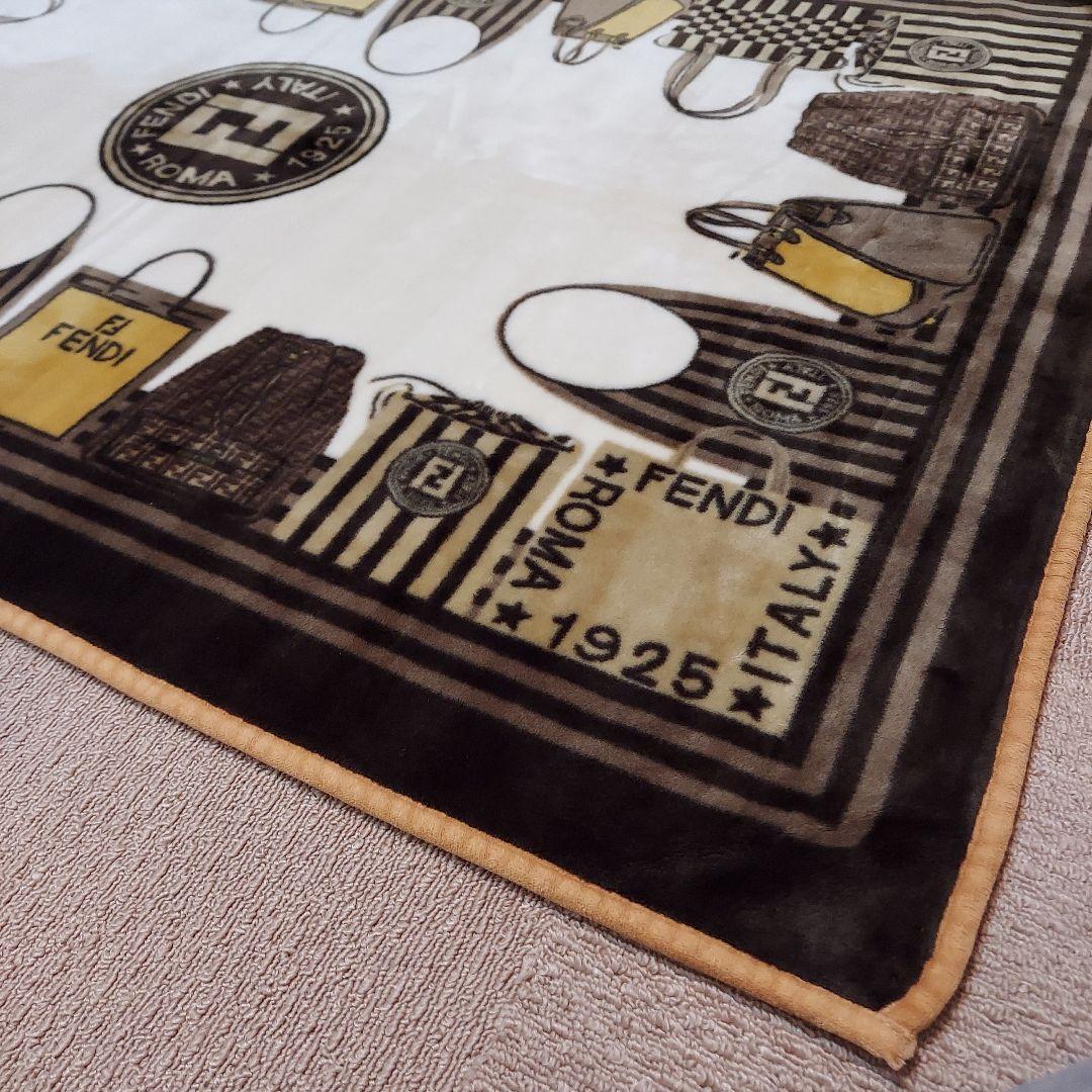 FENDI フェンディ バック 柄 ニューマイヤー ハーフ毛布 - メルカリ