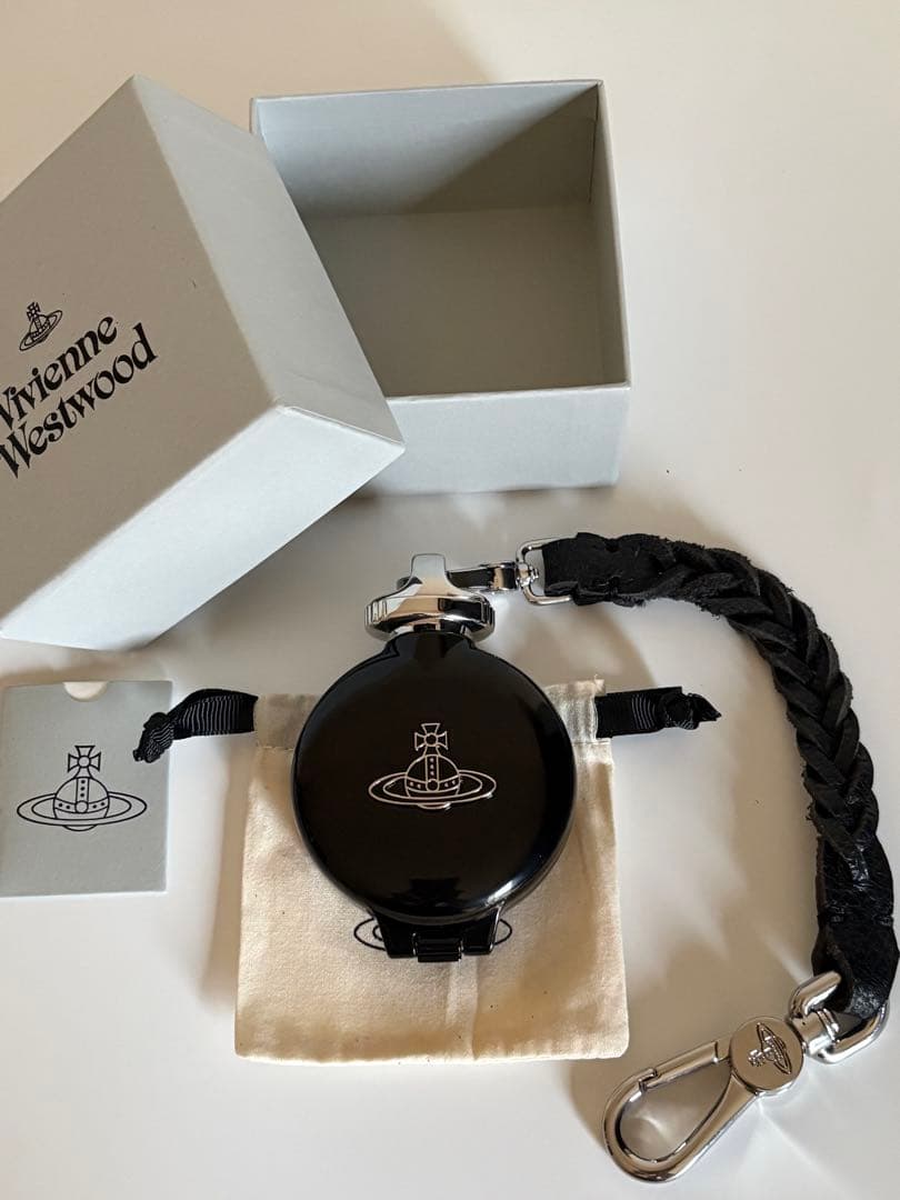 Vivienne Westwood ブラック携帯灰皿 箱付き - メルカリ