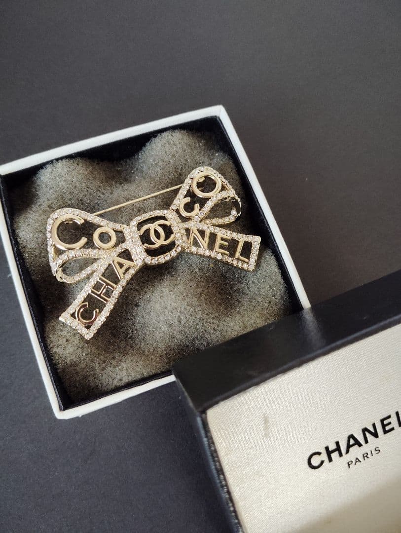 くるみぱん様検討中 CHANEL リボン型ブローチ シルバー