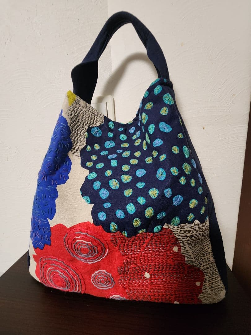 素敵なエチノ生地に刺し子 三角バッグ センソユニコ慈雨等 - メルカリ