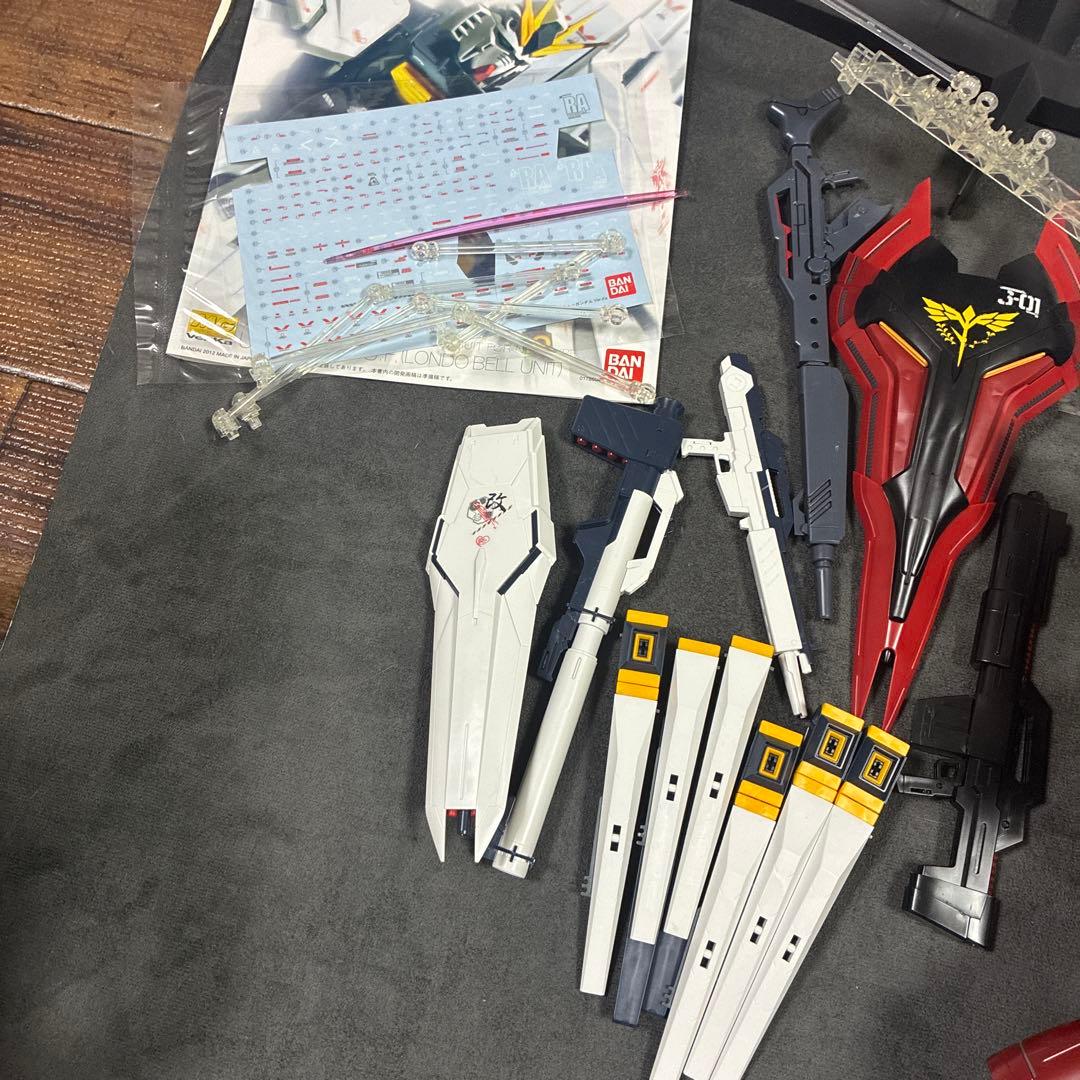 シ*グ様 ガンプラ（説明書付き）ジャンク品 MGνガンダム+サザビー ver