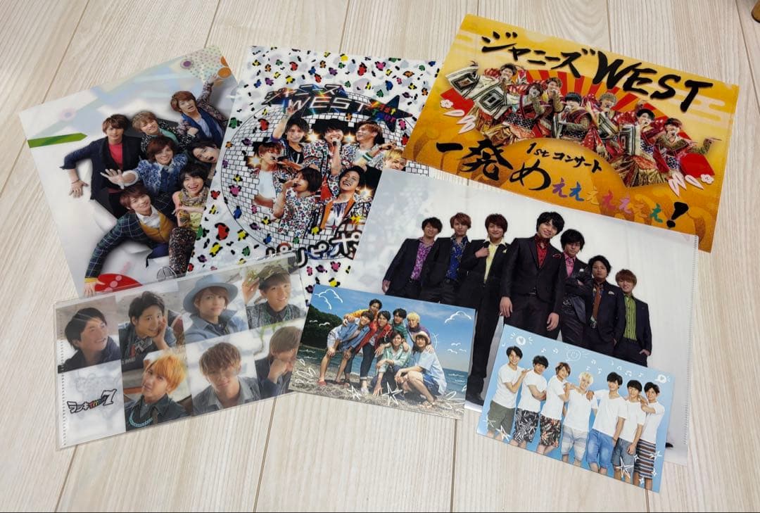 ジャニーズWEST WEST. 会報32冊、特典クリアファイル、ポストカード