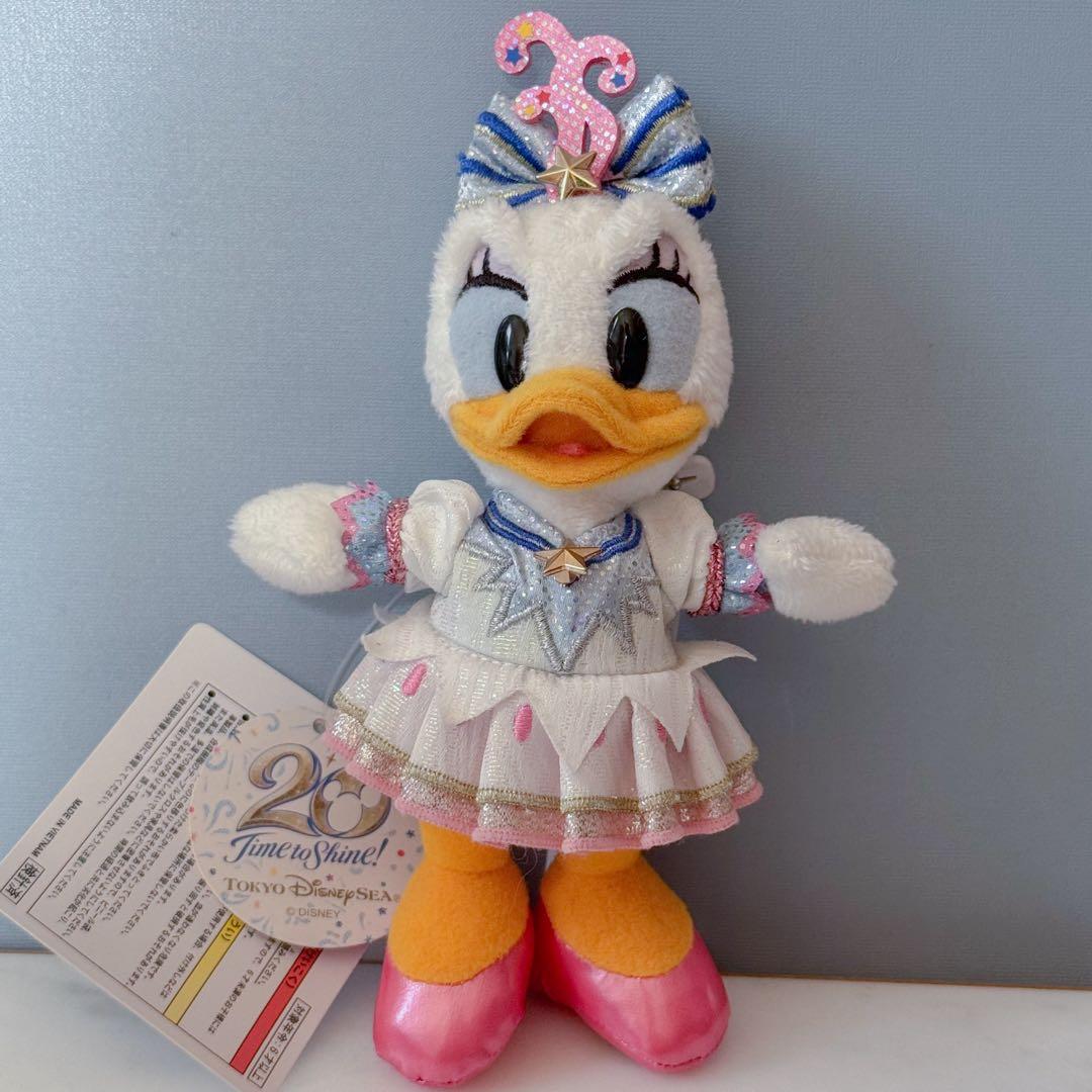 ディズニーシー20th デイジーダック ぬいぐるみバッジ - メルカリ
