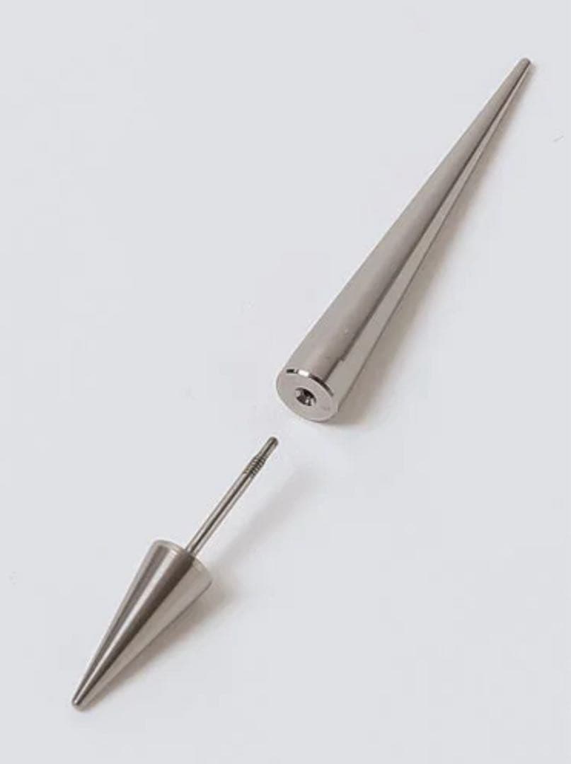 椎名林檎 ウヱポン円錐 ピアス 2個セット 景気の回復 - メルカリ