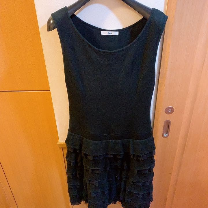 Rene・ワンピース・膝丈ワンピース・ブラック・ハンガー付き・値下げ