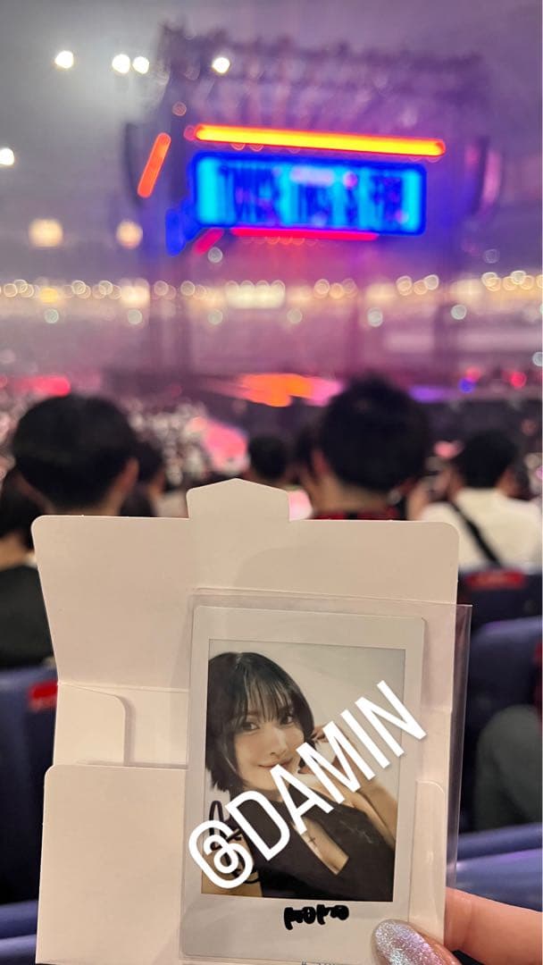 TWICE MOMO オフラインくじ サイン入りポラロイド写真 B賞 - メルカリ