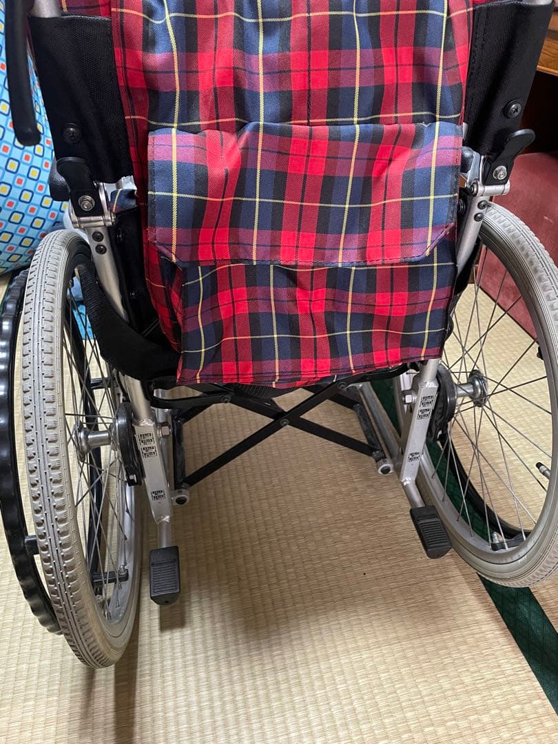 赤と黒のチェック柄 介助用車椅子 - メルカリ