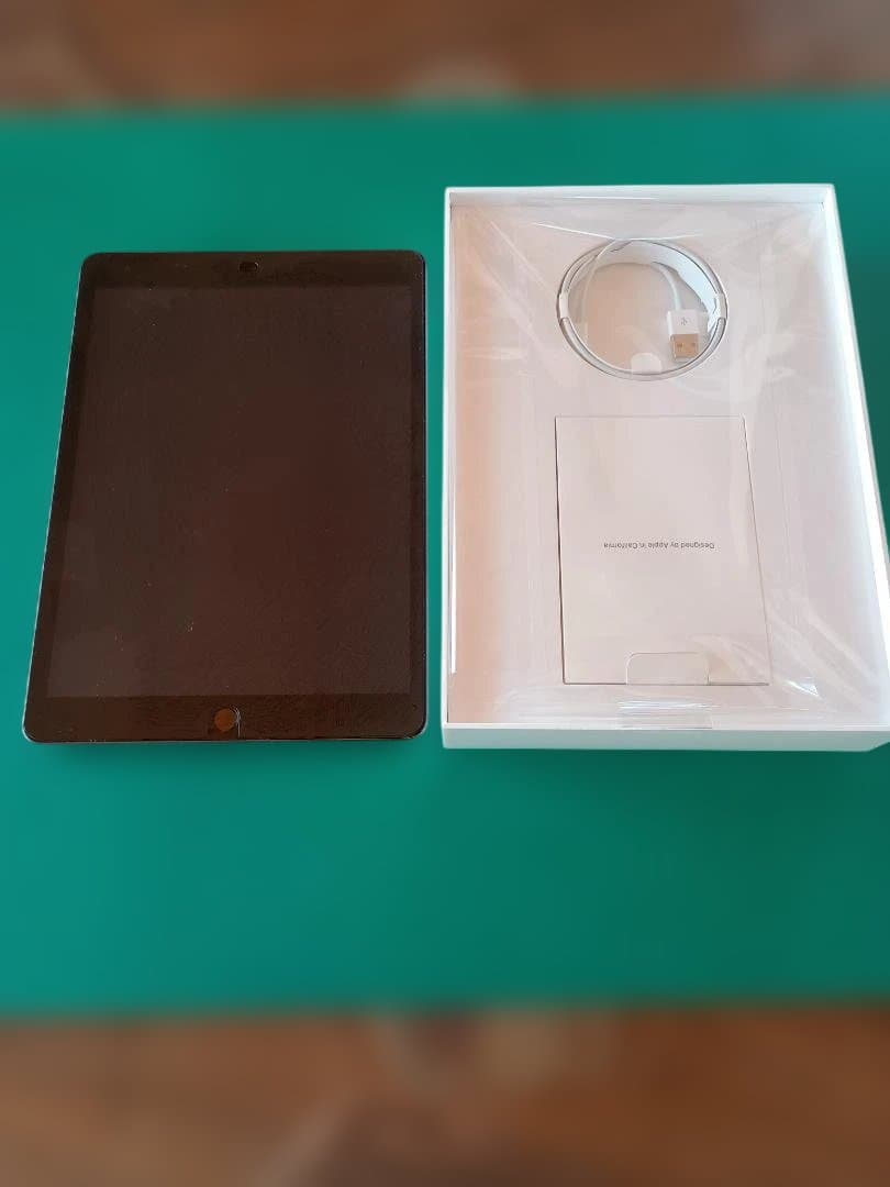 Apple iPad スペースグレイ 本体 iPad Wi-Fi + Cellular 64GB - スペースグレイ（第9世代）[整備済製品