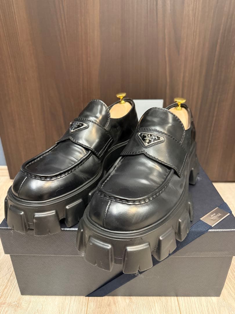 PRADA モノリス ブラッシュドレザー ローファー サイズ10 - メルカリ