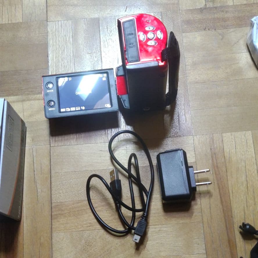 デジカメ    本体  6cm × 10.5cm × 5.5cm