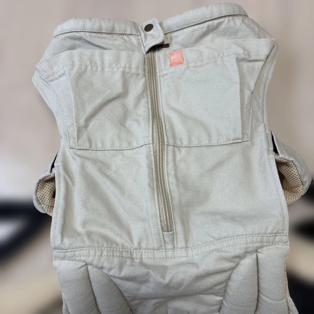 美品キューズベリー ニコ 抱っこひも サンドベージュCUSEBERRY NICO