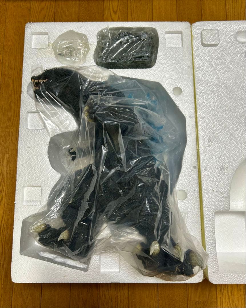 ギガンティックシリーズ ゴジラ 2001 背びれ発光イメージVer. GMK