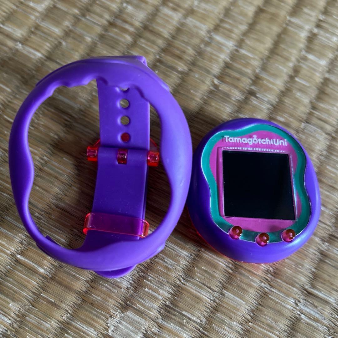 たまごっちユニ　パープル　カバー付き Amazon | バンダイ(BANDAI) Tamagotchi Uni Purple 対象年齢 6才以上