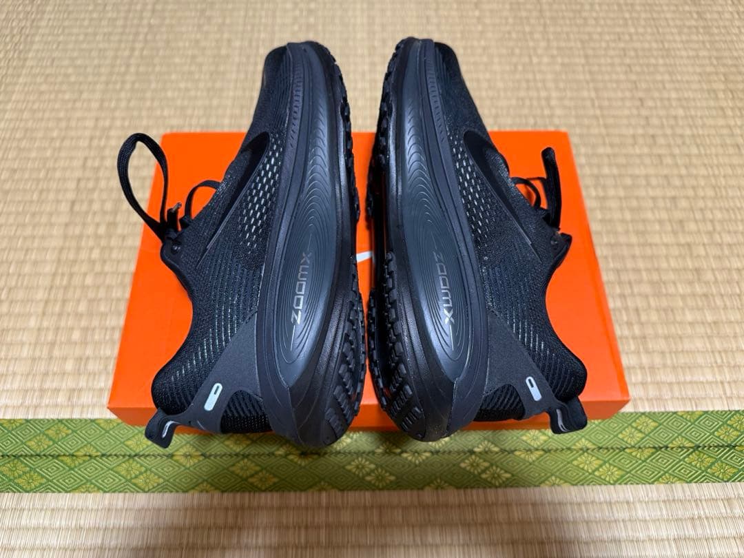 ナイキ ボメロ18 27.0cm オールブラック