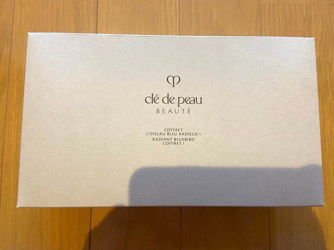 輝くスタイルを手に入れるセレブカイリージェンナーのマットリップ3本