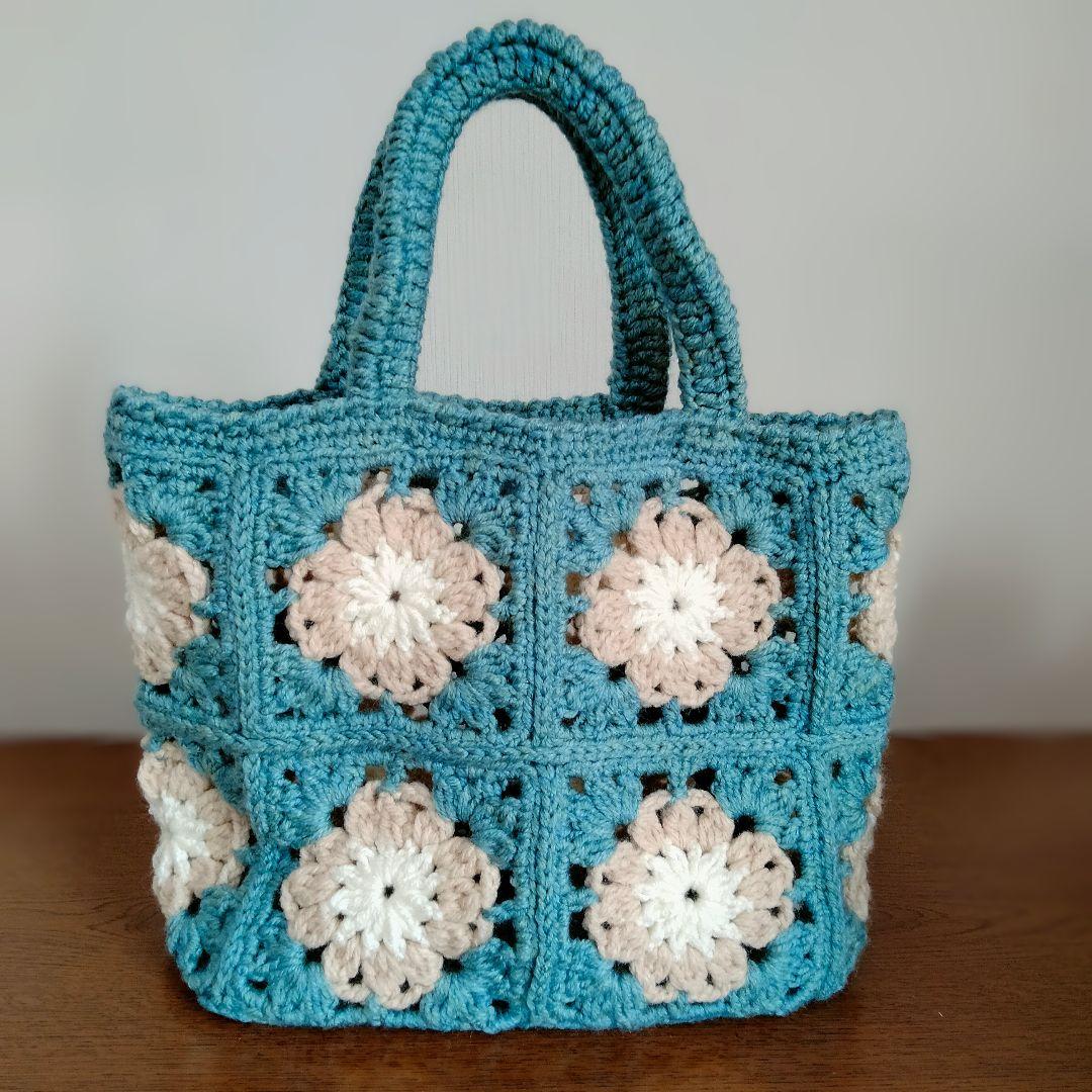 ハンドメイド グラニースクエア バッグ 青とクリーム色 - メルカリ