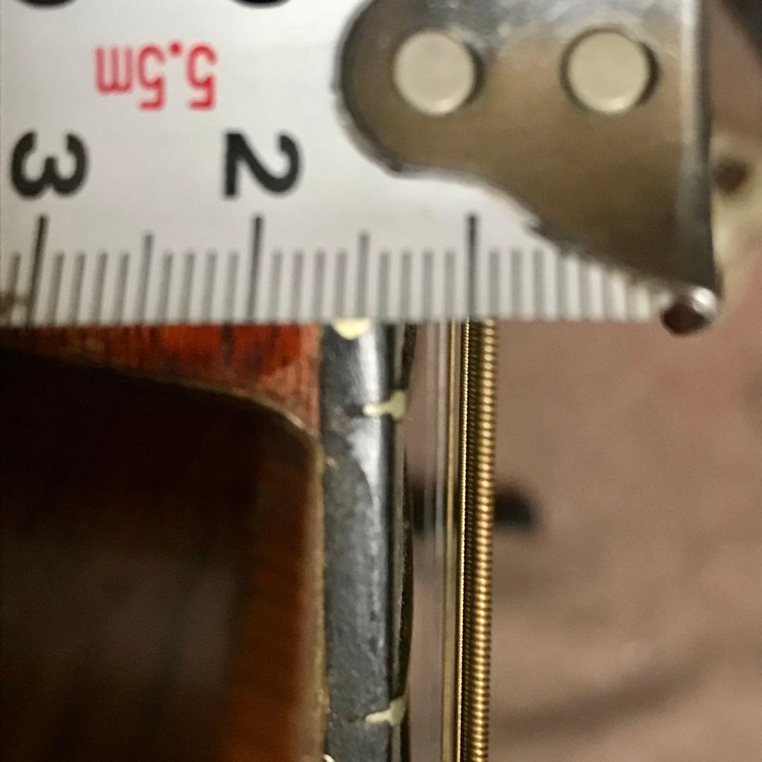 小さめのギター　HOWARD E.B.GUILD