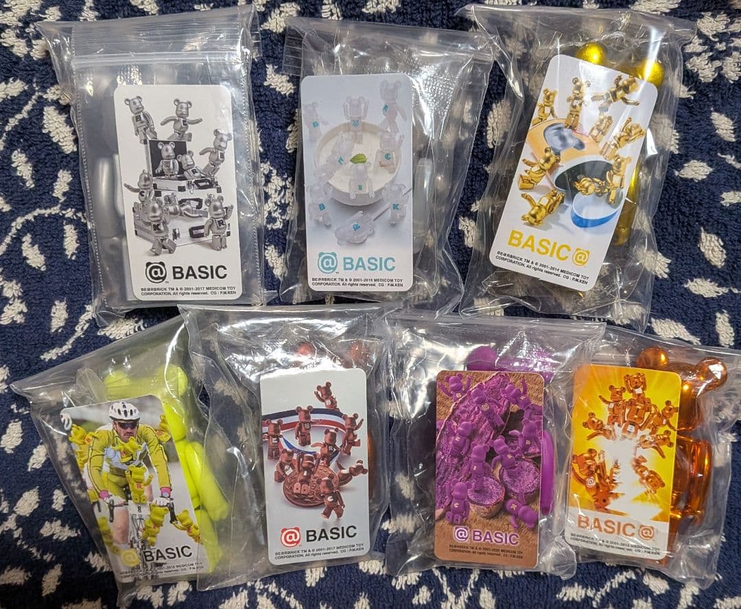 シリーズ物【ベーシック 大B 7種類】ベアブリック 内袋未開封・カード