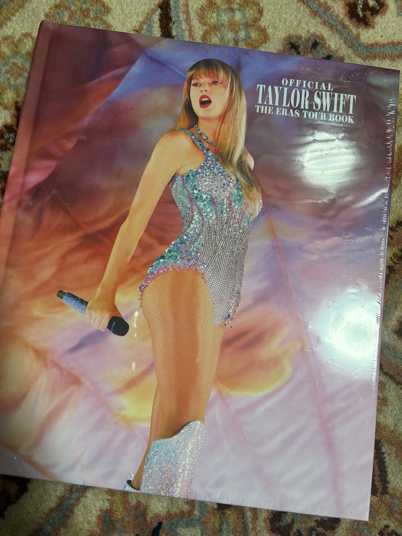 taylor swift eras tour book ターゲット限定 - メルカリ