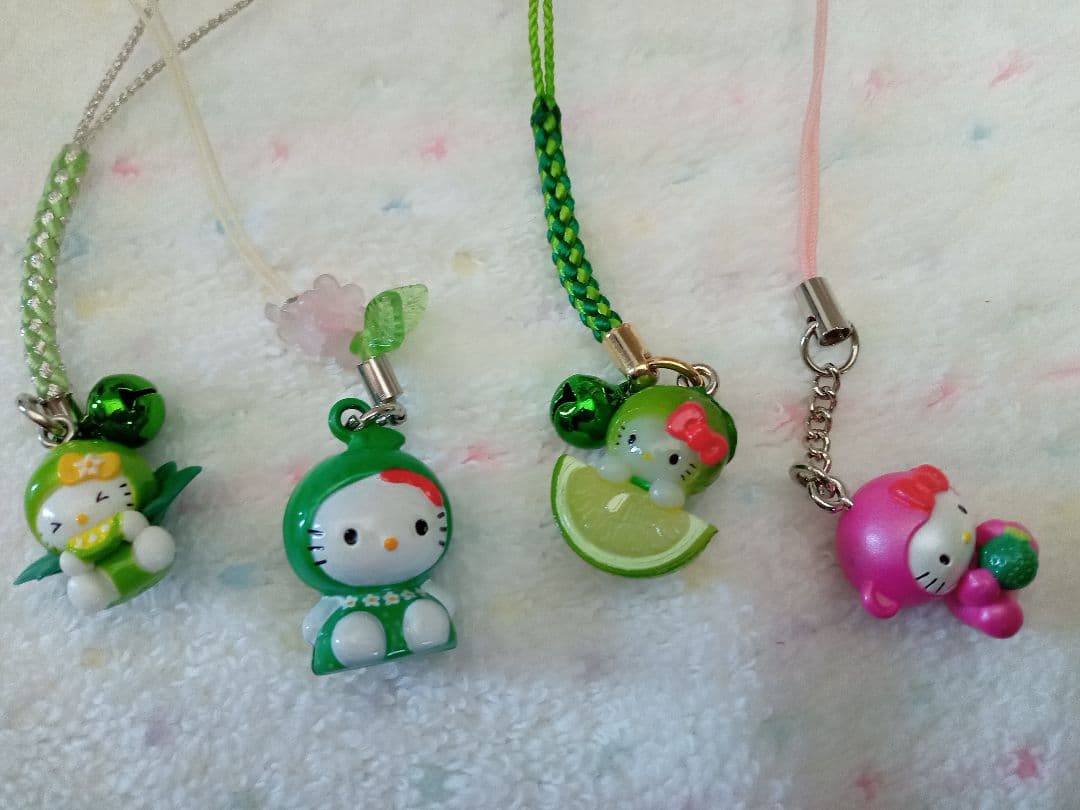 ゆうパケット】ハローキティ 根付け 緑の柑橘類 4点セット - メルカリ