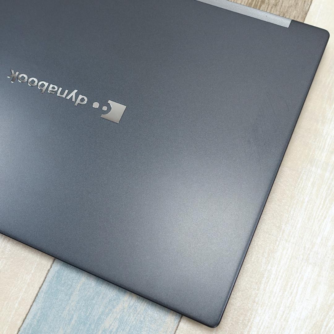 10コアCPUで最新モデルと同じデザインの超軽量バリ速モバイル✨