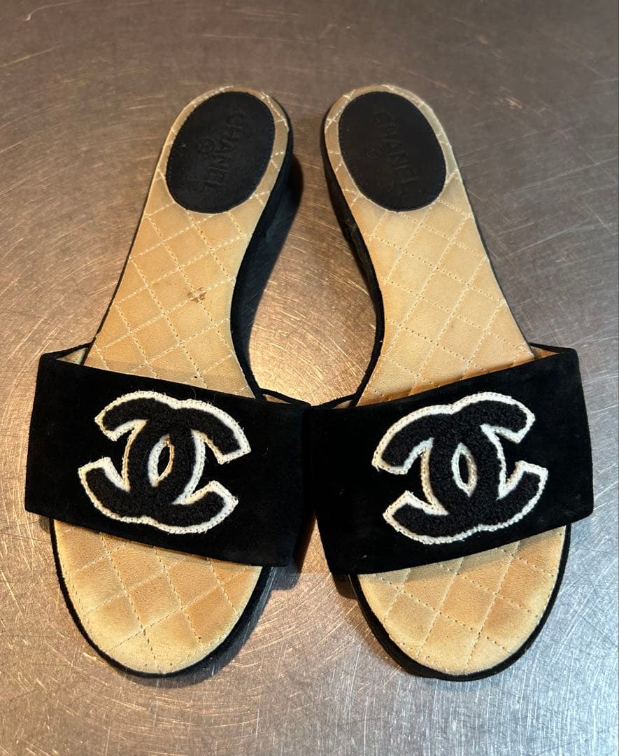 CHANELシャネル　フラットサンダル　CCマーク　34 CHANEL 23A CCロゴ メンズ ベルクロ サンダル ブラック G45084 (CHANEL