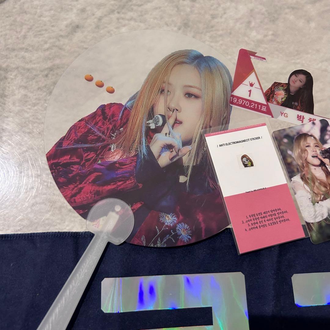 BLACKPINK ブラックピンク ROSE ロゼ スローガン うちわ トレカ - メルカリ