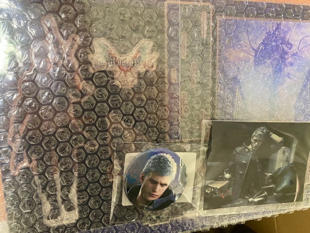 デビルメイクライ 5 アクリルジオラマスタンド マルチクロス缶バッジ