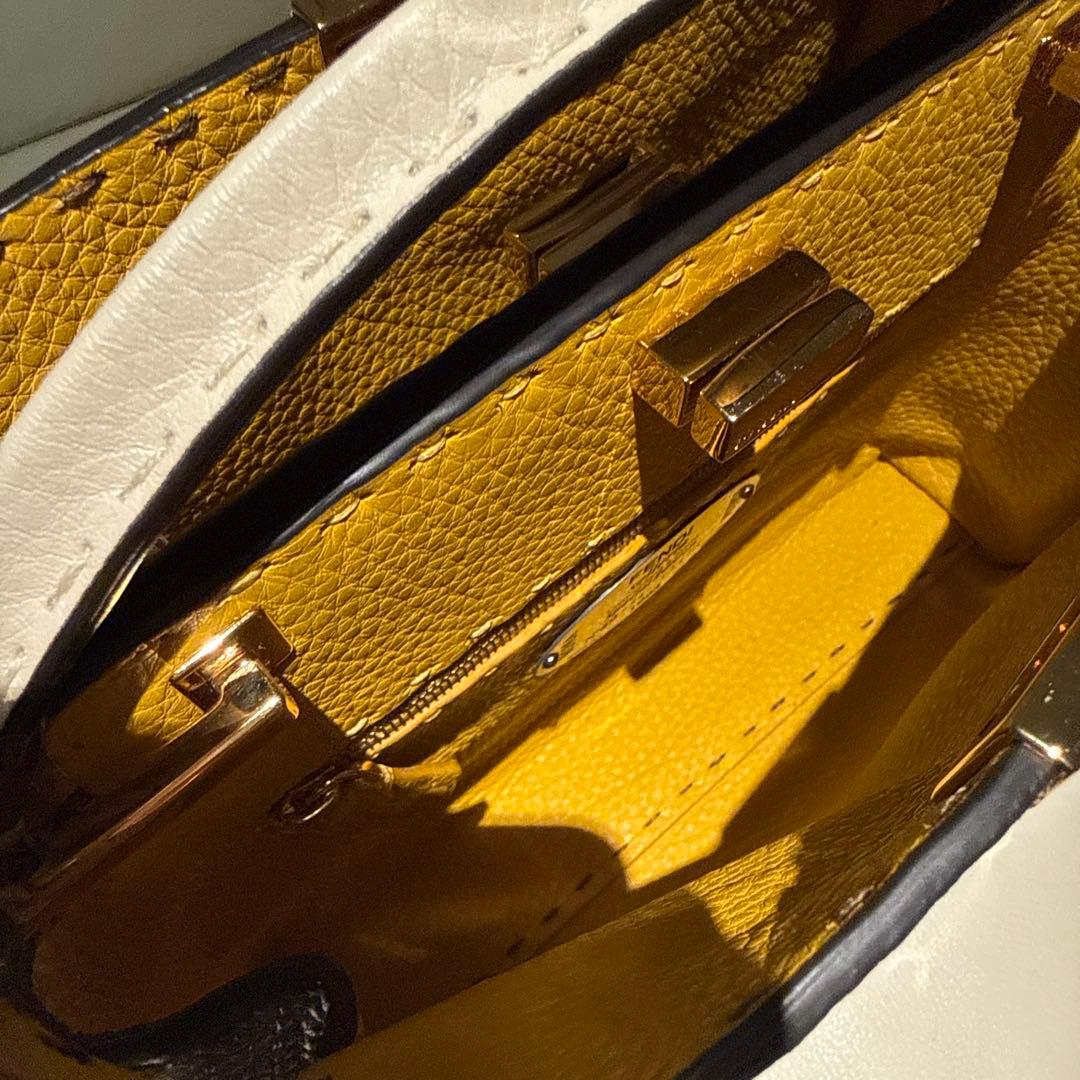 FENDIピーカブーアイコニックエッセンシャリー,ワンダーズキーホルダー