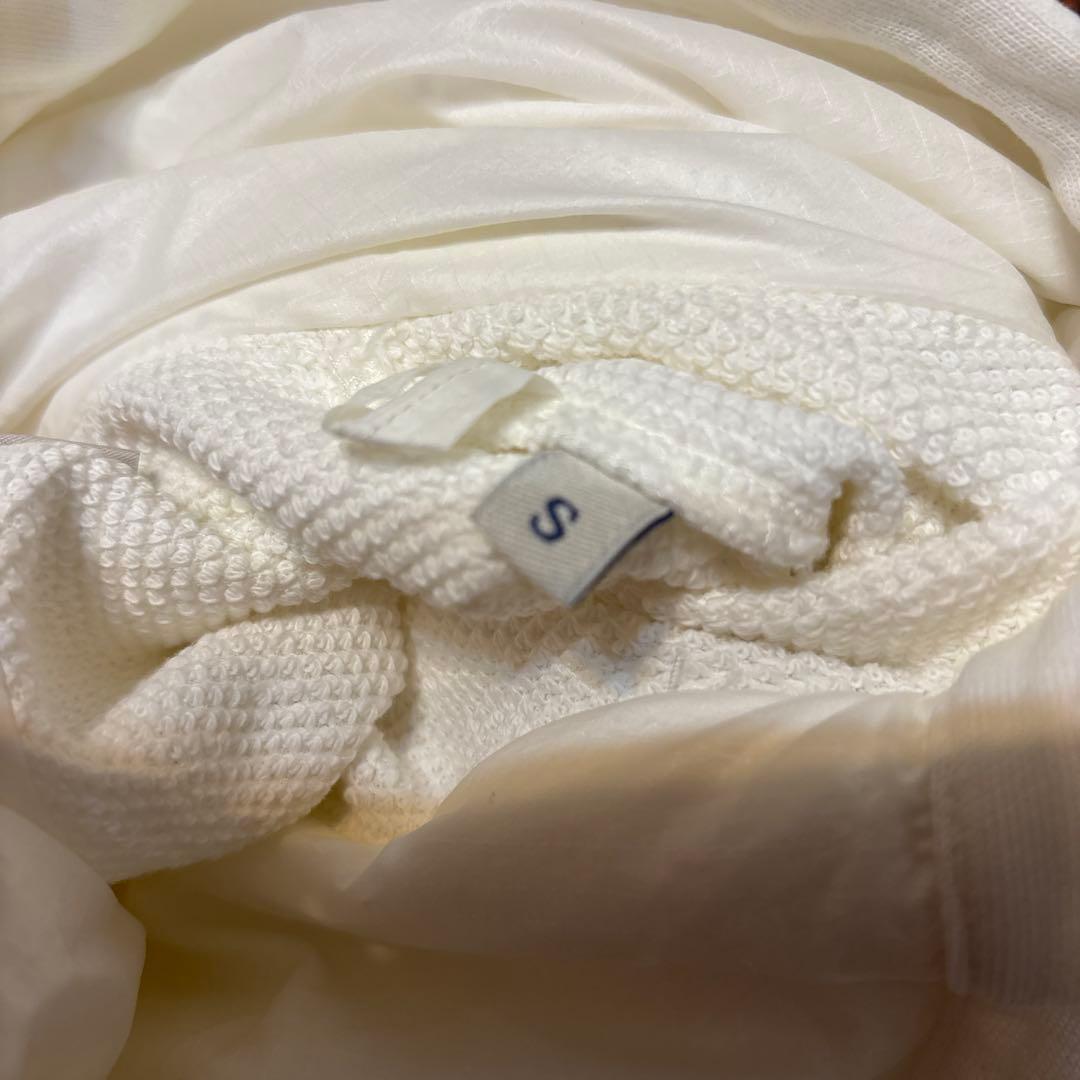 MONCLER フード付きオフホワイトスウェット 正面極小シミ有 sizeS〜M