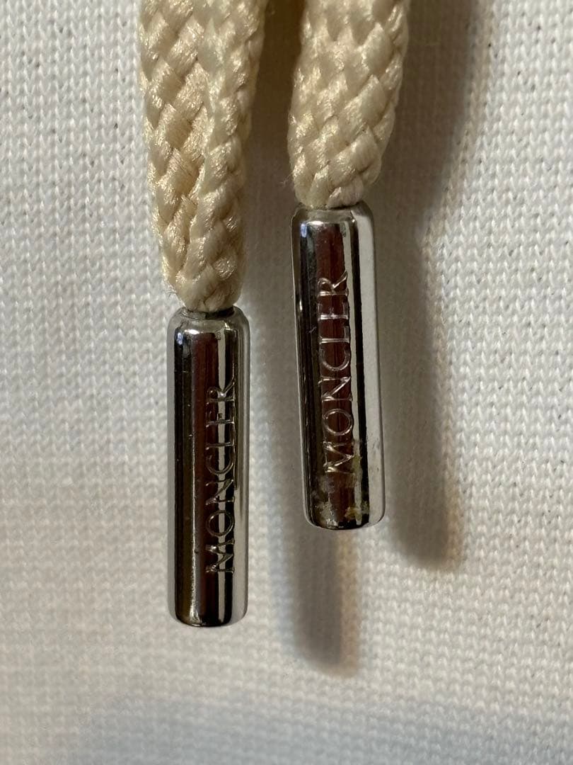 MONCLER フード付きオフホワイトスウェット 正面極小シミ有 sizeS〜M