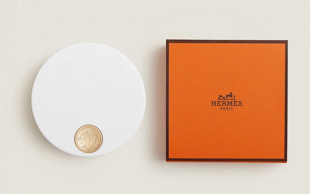 【新品未開封】エルメスホリデー限定品　《プードル ロカバール》　フェイスパウダー