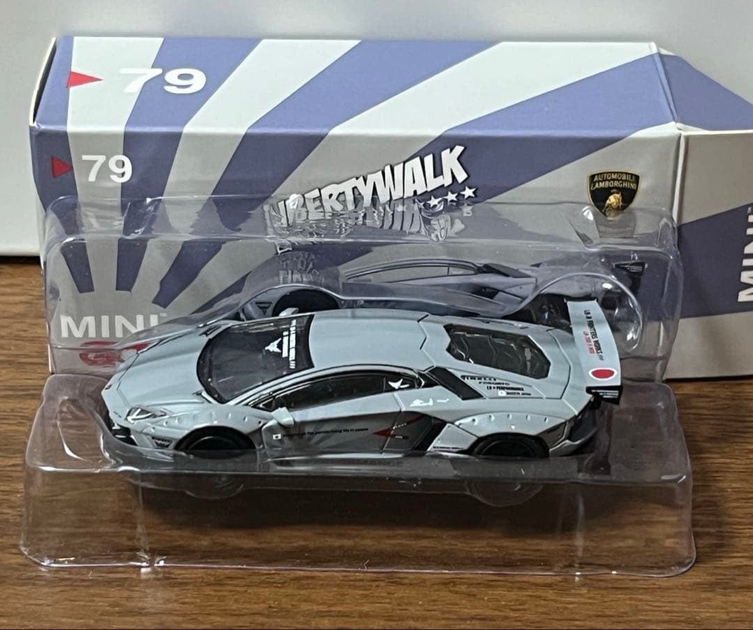 mini gt ランボルギーニ アヴェンタドール 1/64 79番 本物