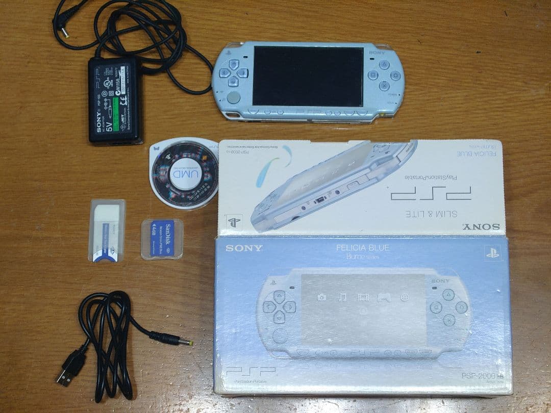 SONY PSP-2000 FB 中古　箱付き brand new sealed Sony PSP 2000 Launch Edition 64MB Handheld System