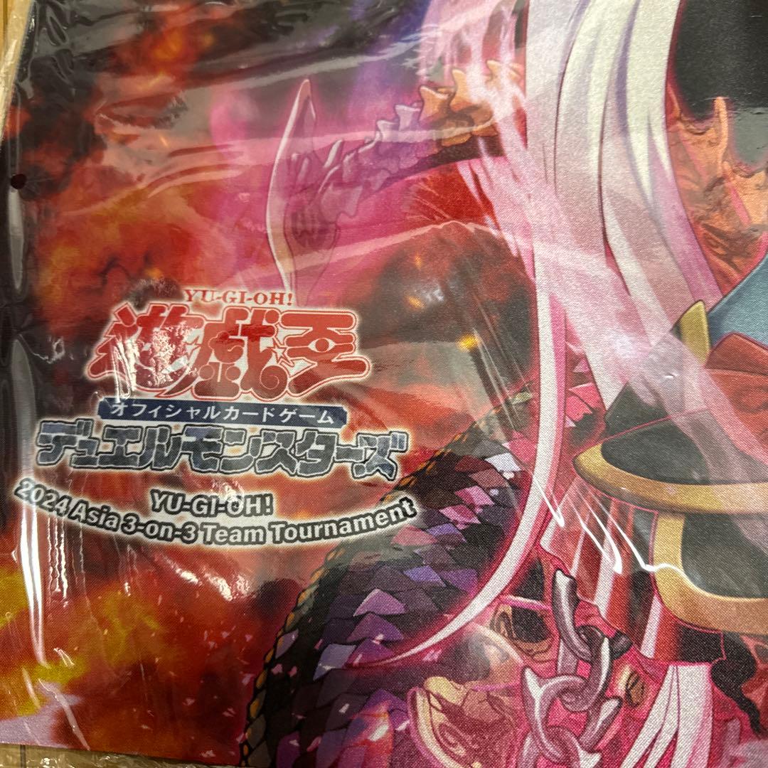 希少・未開封】遊戯王 公式 狂愛の竜娘アイザ プレイマット 台湾3on3