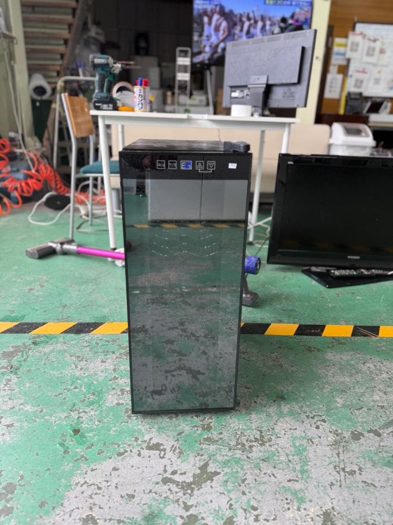 コンパクト ワインセラー 黒 ガラスドア 232 楽天市場】ワインセラー 2温度 小型 家庭用 18本 50L ブラックペルチェ
